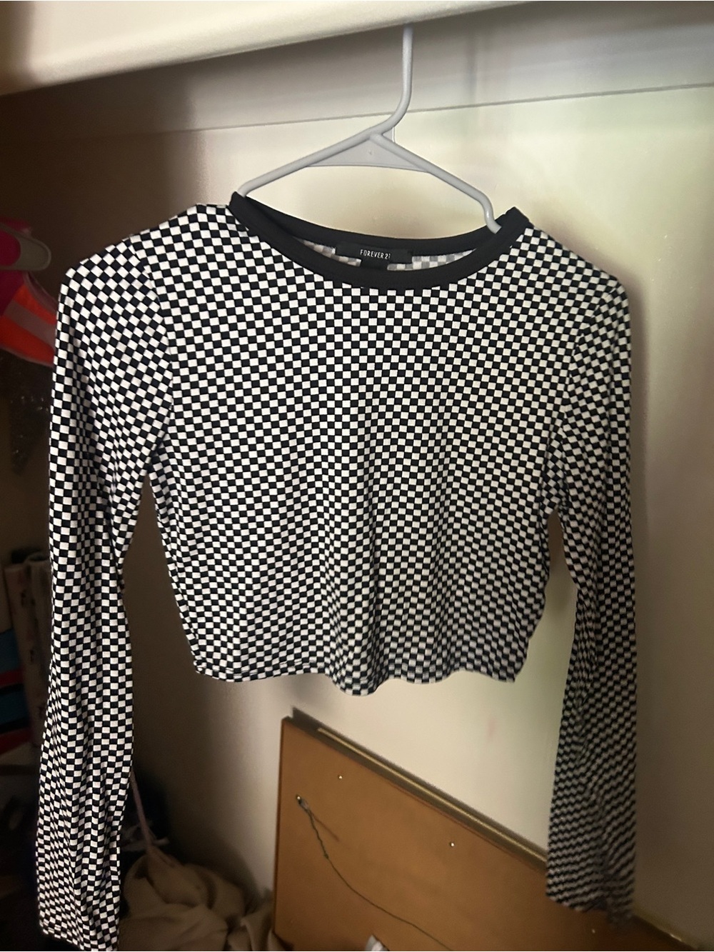 Forever 21 Black & White Checkerboard Long Sleeve Crop Top